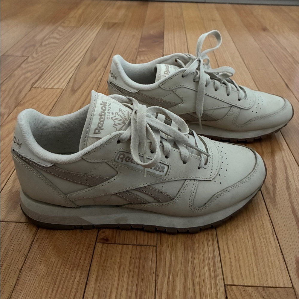 Women’s Size 7 Reebok Classic Leather Sneakers in Alabaster Beige - Picture 8 of 9